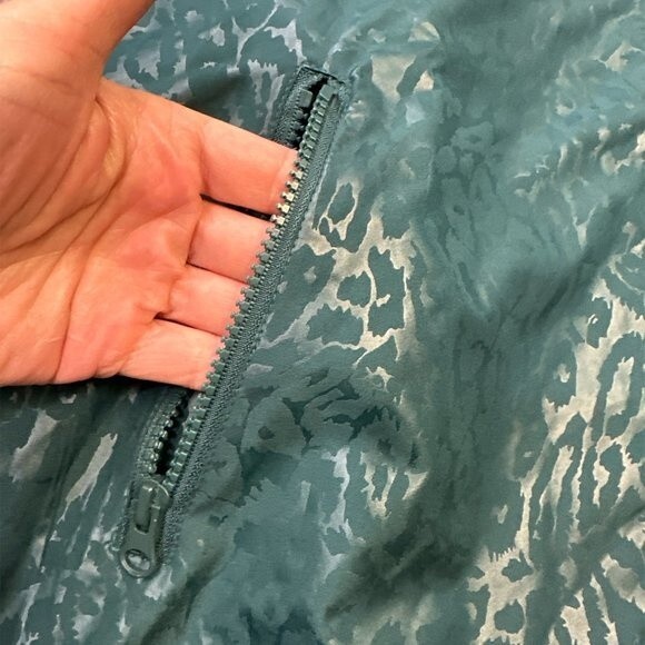 Zyia Active Hoodie Jacket Teal Green Leopard Print Windbreaker Full Zip Size M - Picture 9 of 15